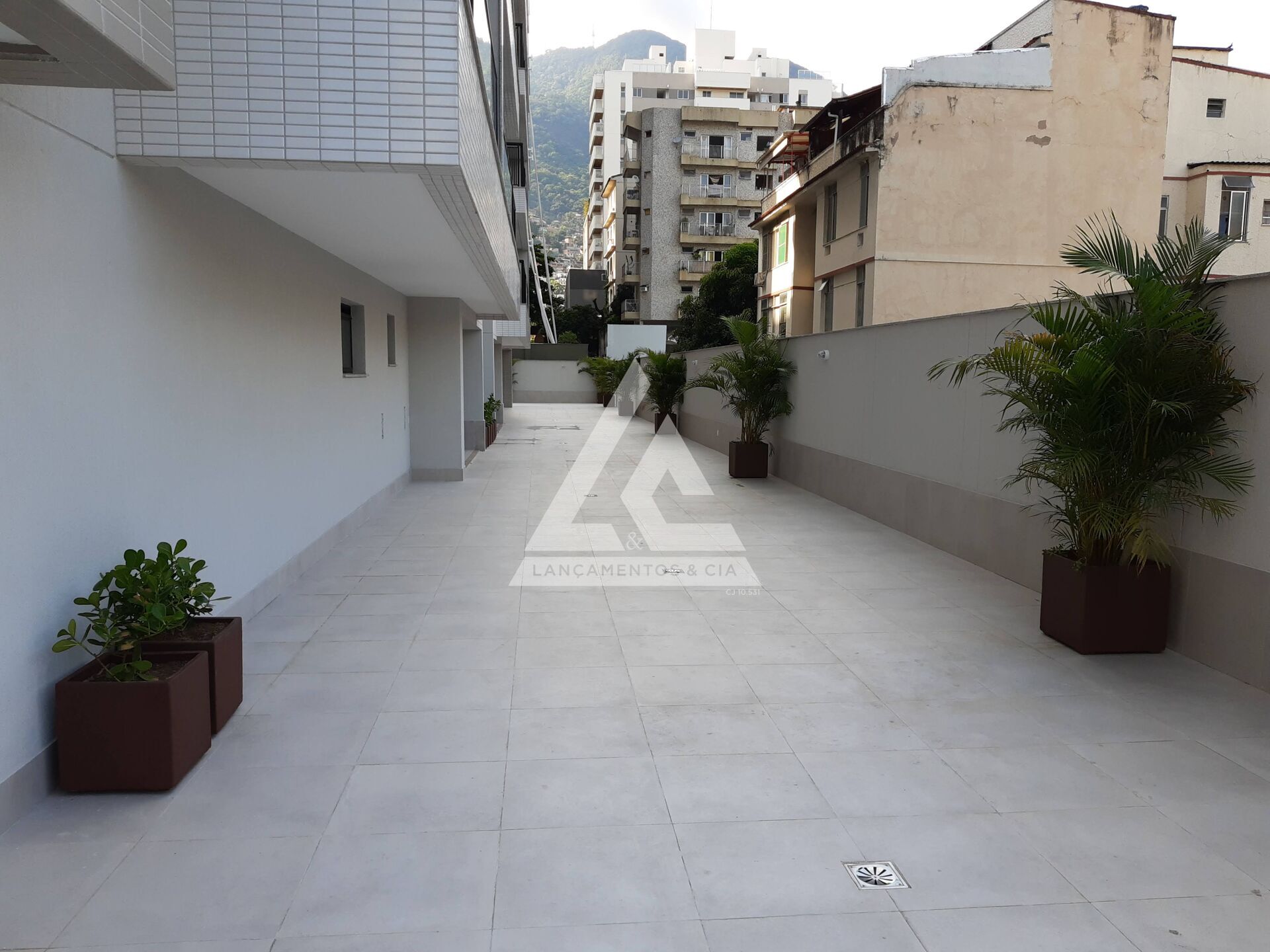 Apartamento à venda com 2 quartos, 62m² - Foto 11