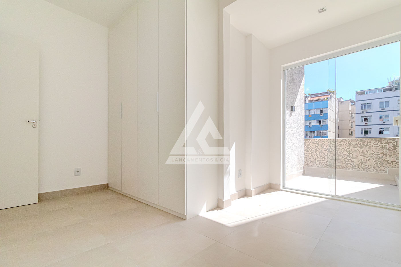 Apartamento à venda com 3 quartos, 135m² - Foto 9