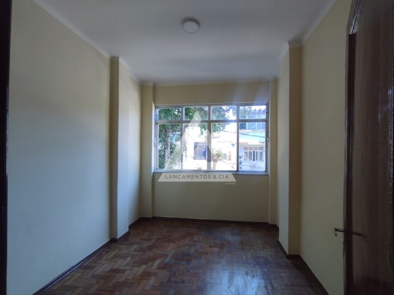 Apartamento à venda com 2 quartos, 66m² - Foto 4