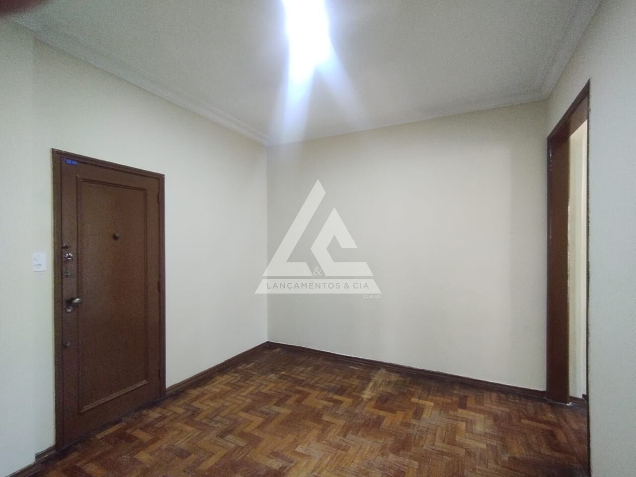 Apartamento à venda com 2 quartos, 66m² - Foto 2