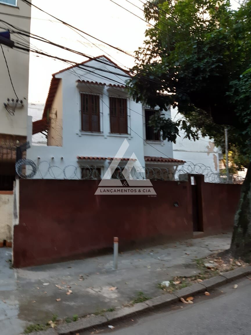 Casa à venda com 3 quartos, 100m² - Foto 1