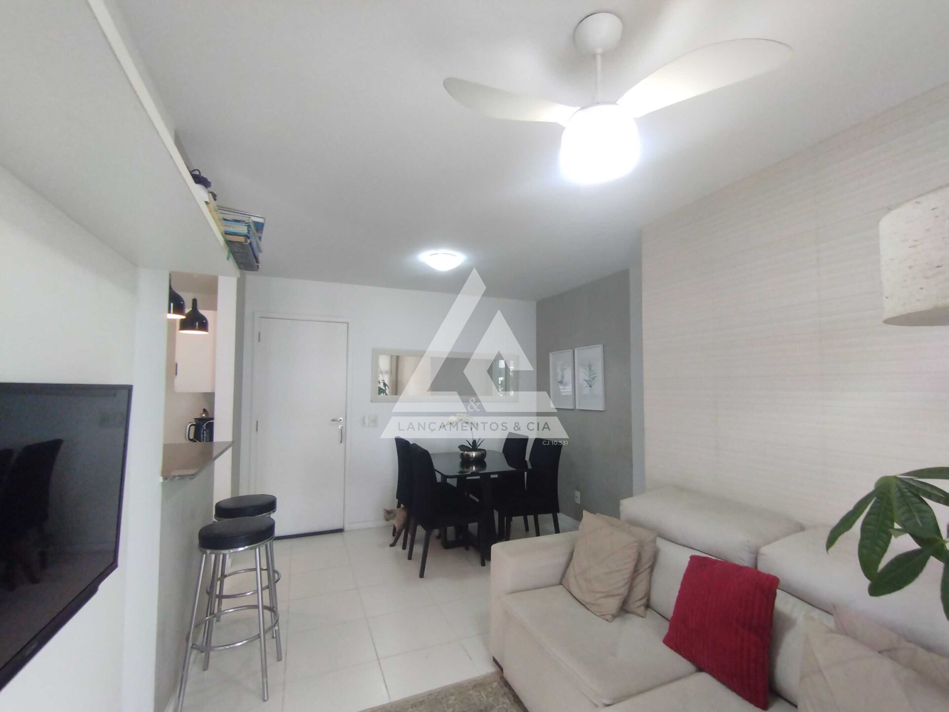 Apartamento à venda com 2 quartos, 61m² - Foto 4