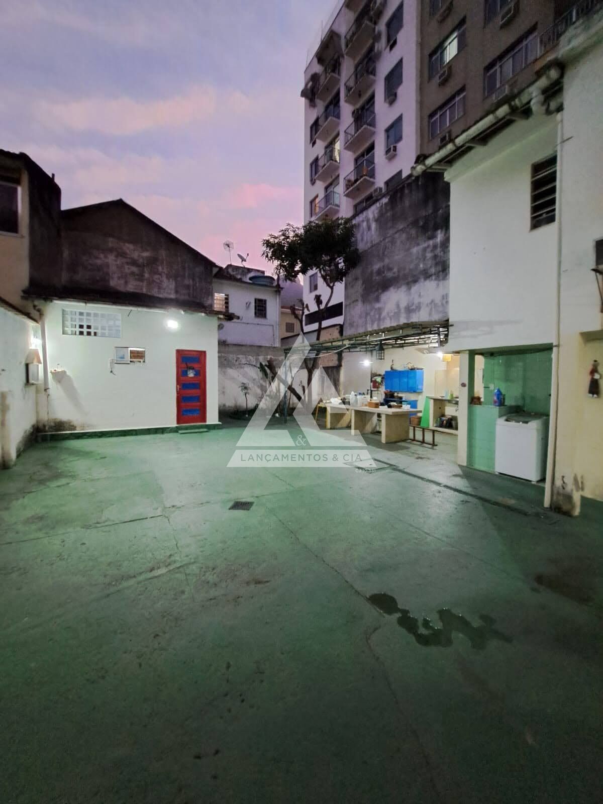 Casa à venda com 6 quartos, 163m² - Foto 7