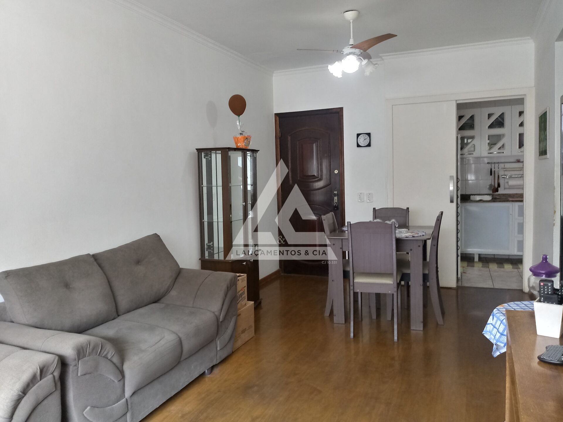 Apartamento à venda com 3 quartos, 68m² - Foto 2