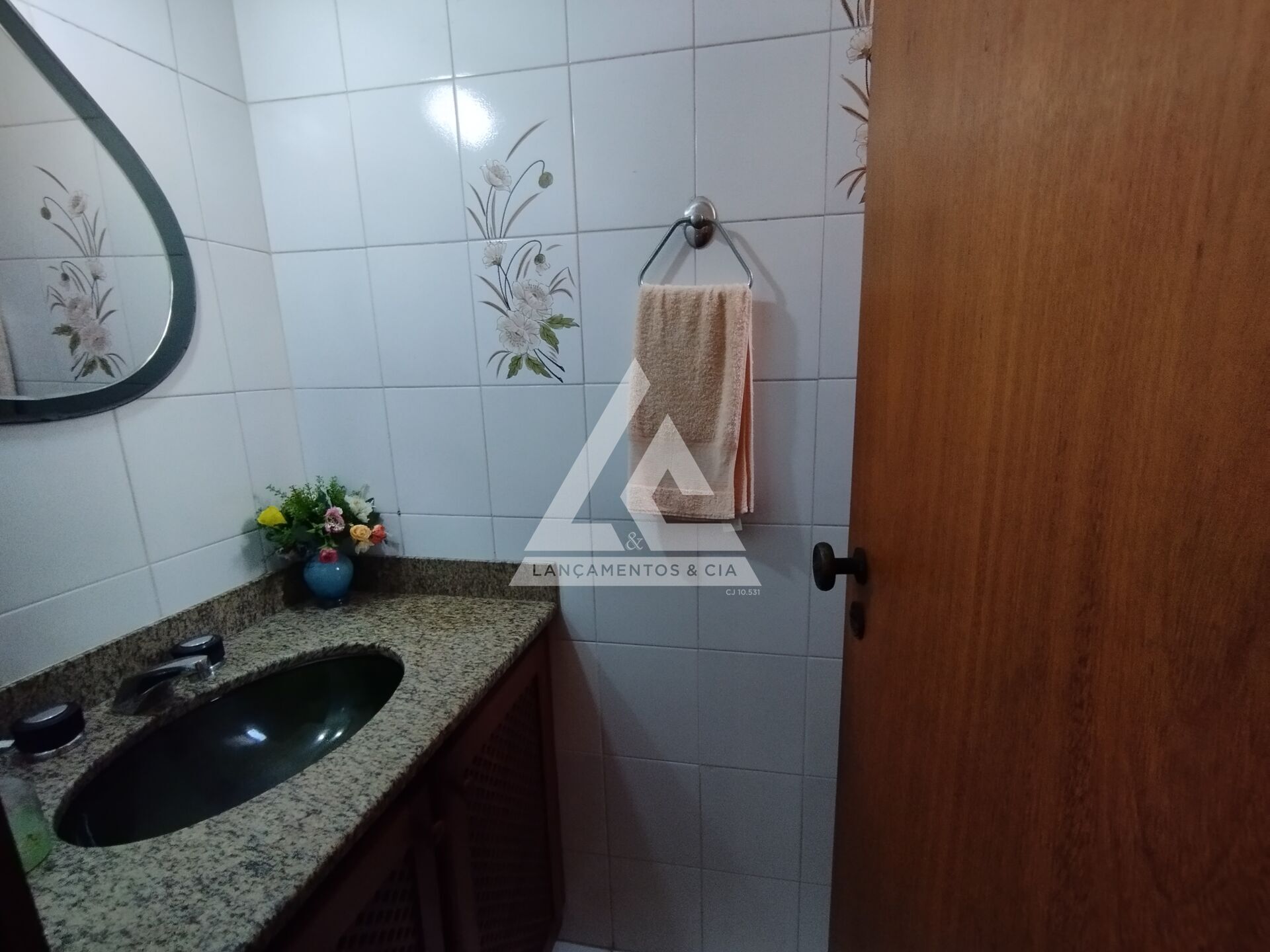 Apartamento à venda com 3 quartos, 121m² - Foto 9