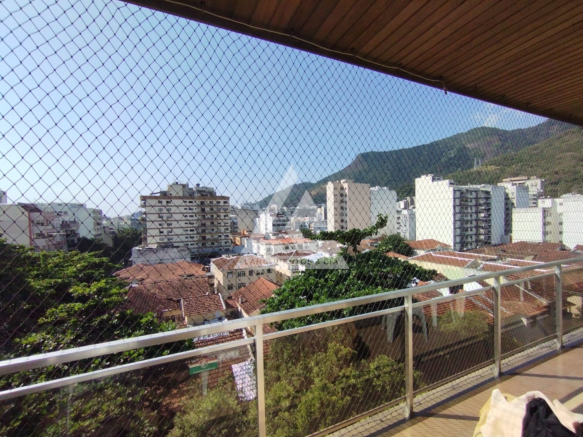 Apartamento à venda com 3 quartos, 121m² - Foto 2