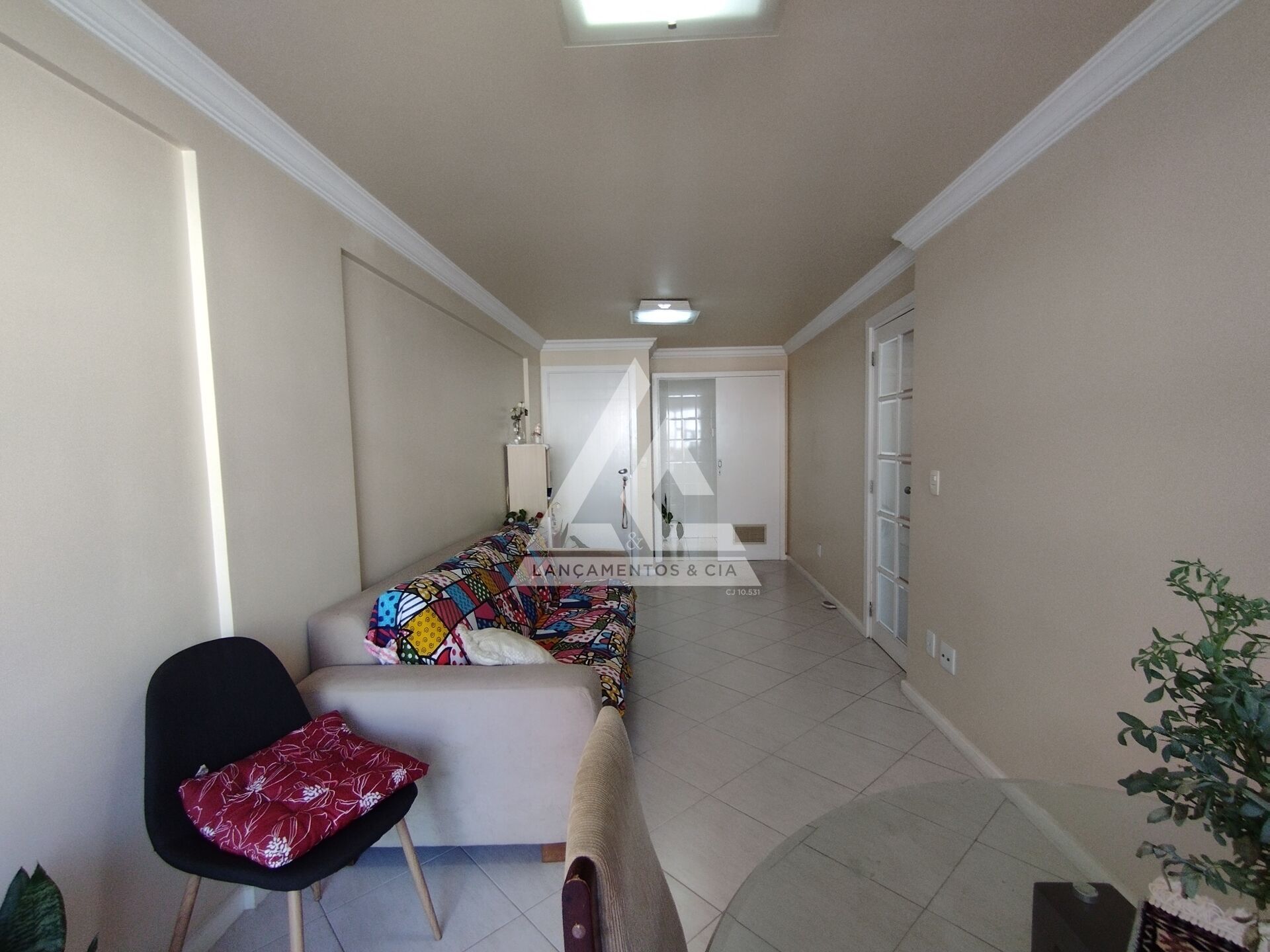 Apartamento à venda com 2 quartos, 62m² - Foto 3