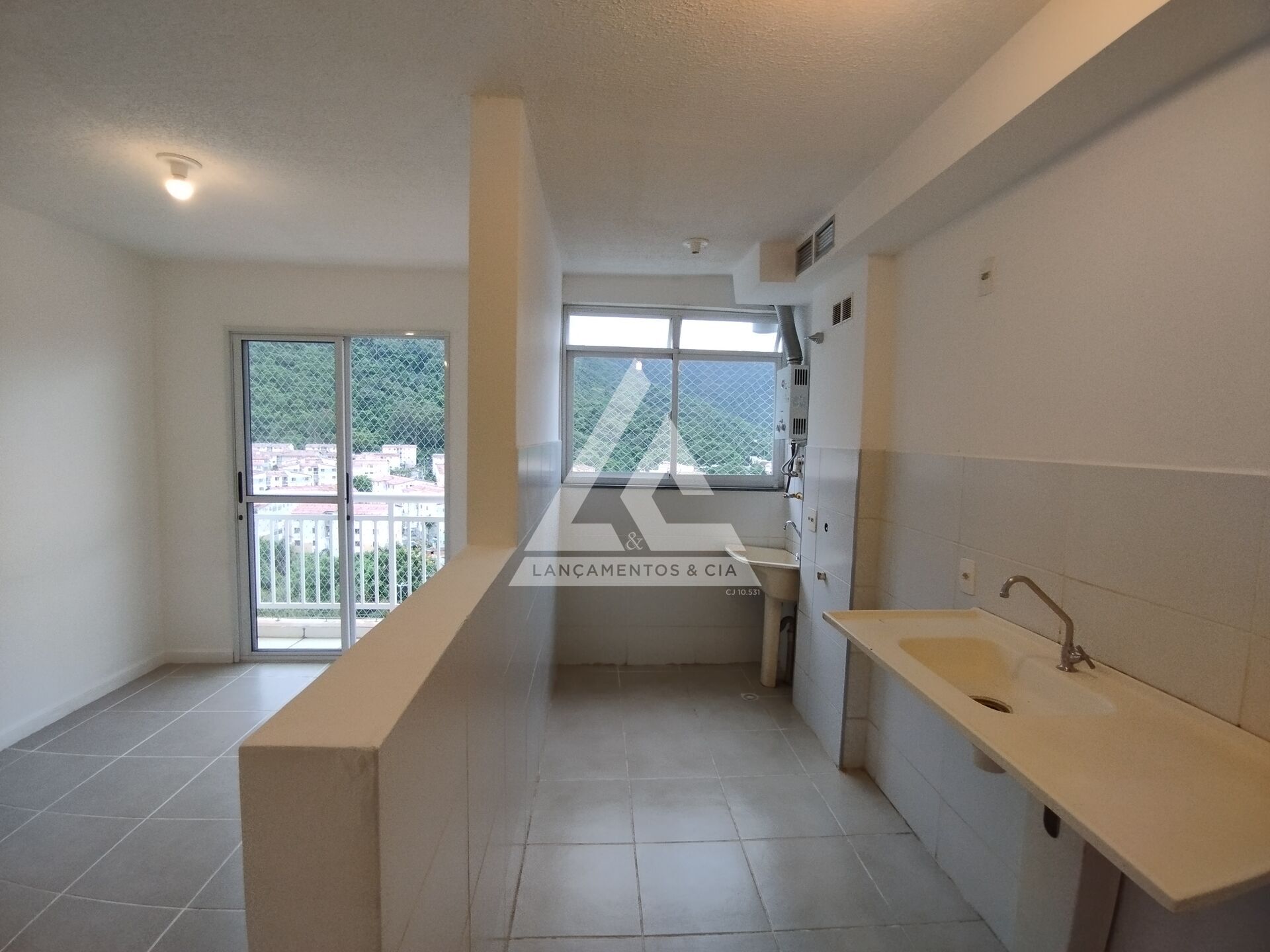 Apartamento à venda com 2 quartos, 45m² - Foto 2