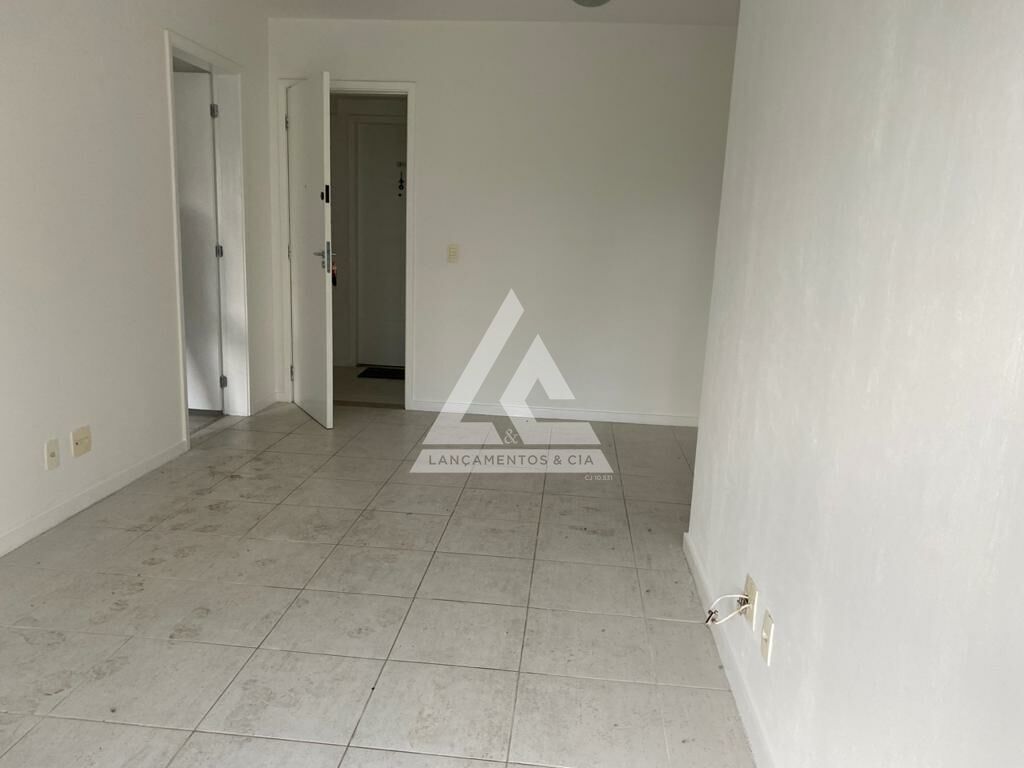 Apartamento à venda com 2 quartos, 62m² - Foto 4