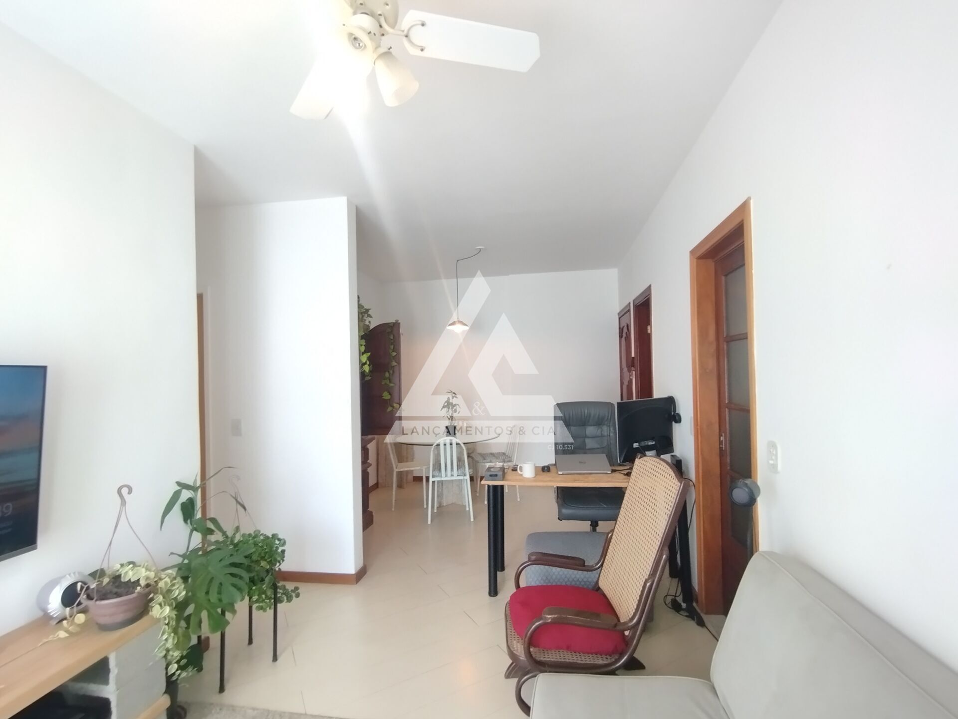 Apartamento à venda com 2 quartos, 70m² - Foto 3