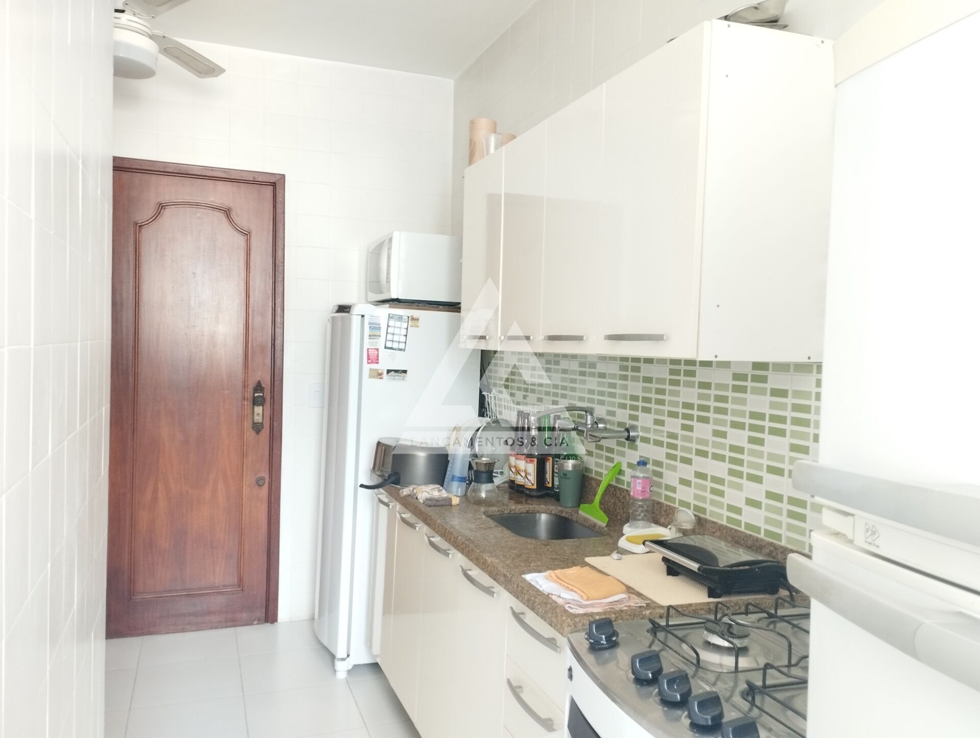 Apartamento à venda com 2 quartos, 70m² - Foto 11