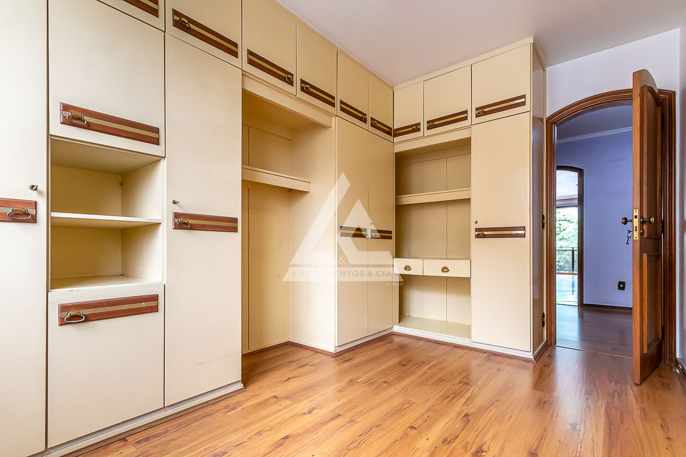 Apartamento à venda com 4 quartos, 220m² - Foto 13