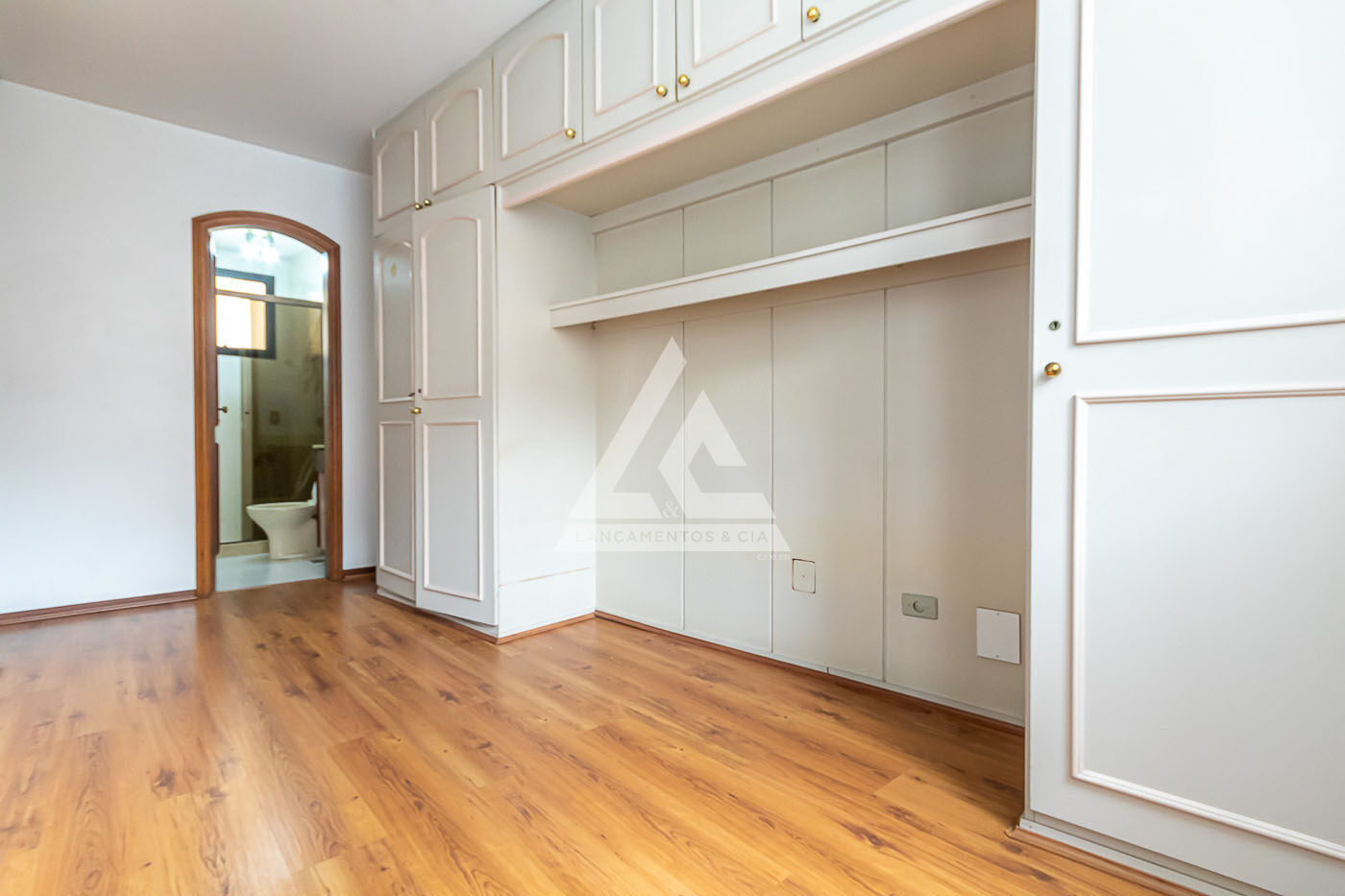 Apartamento à venda com 4 quartos, 220m² - Foto 12