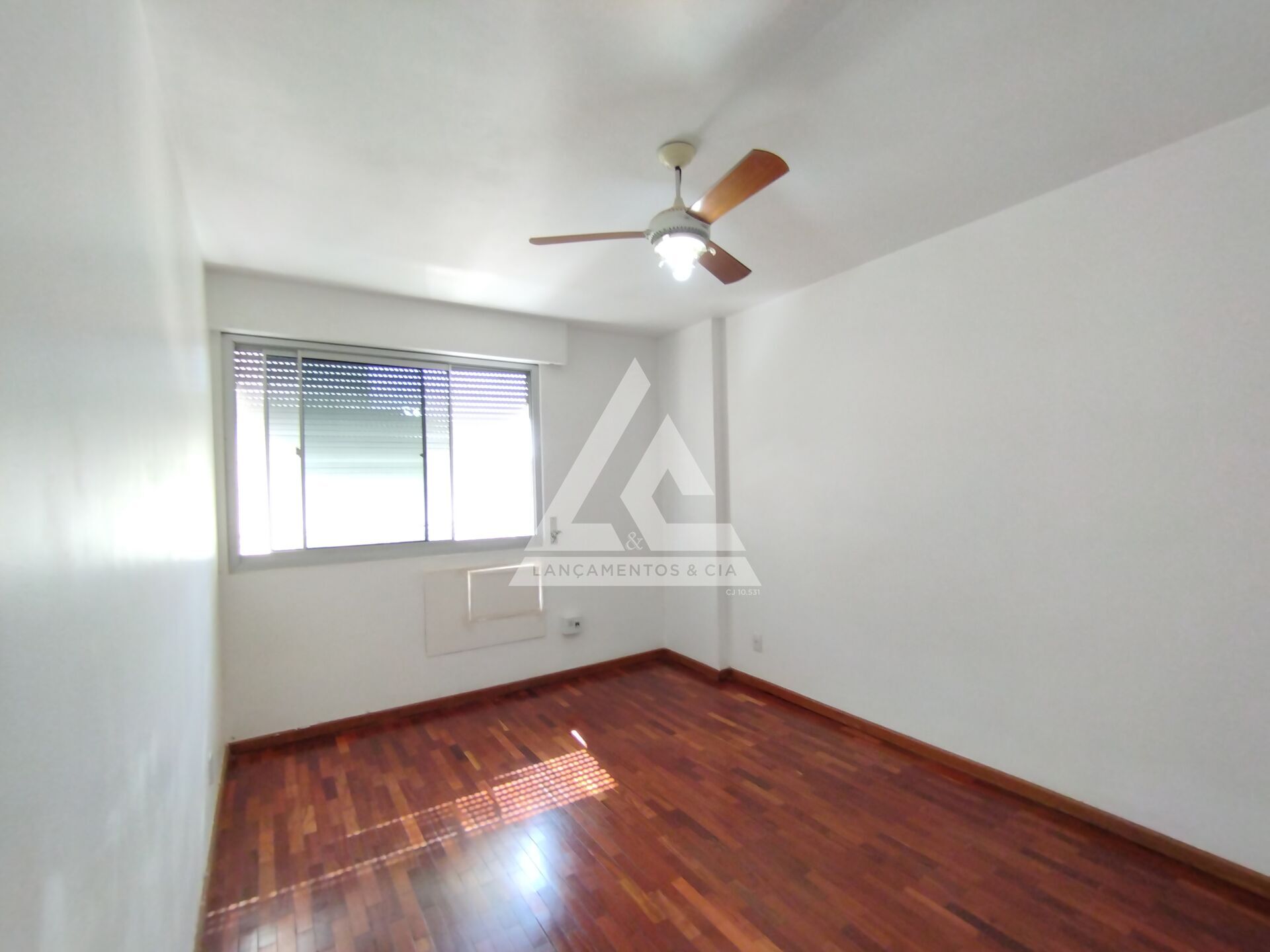 Apartamento à venda com 4 quartos, 180m² - Foto 9