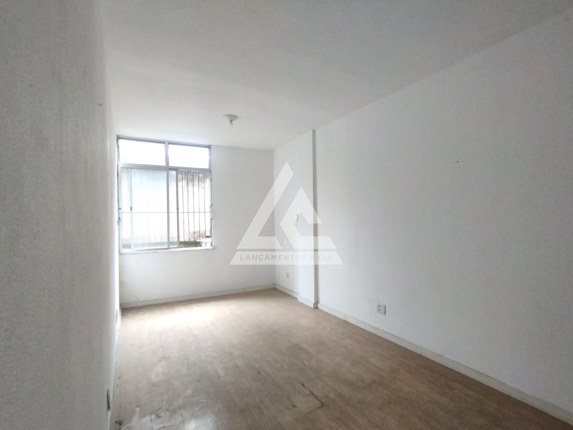 Apartamento à venda com 1 quarto, 61m² - Foto 2