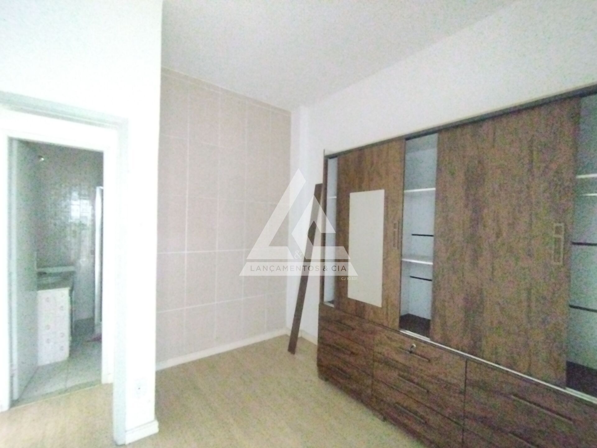 Apartamento à venda com 1 quarto, 61m² - Foto 4