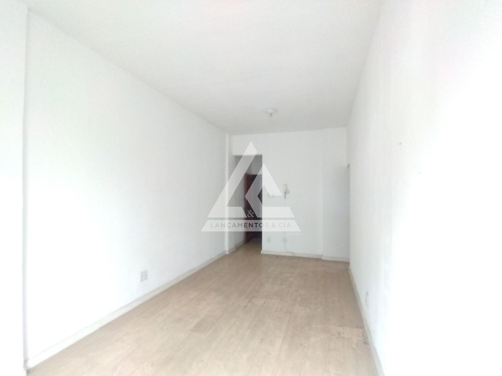 Apartamento à venda com 1 quarto, 61m² - Foto 1