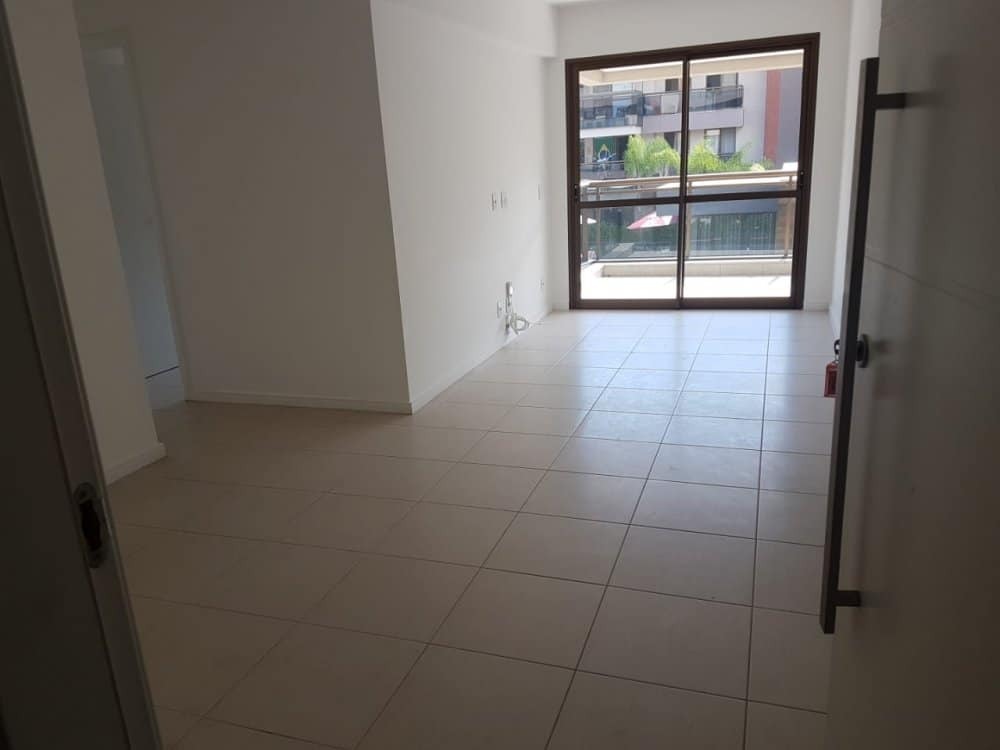 Apartamento à venda com 2 quartos, 75m² - Foto 4