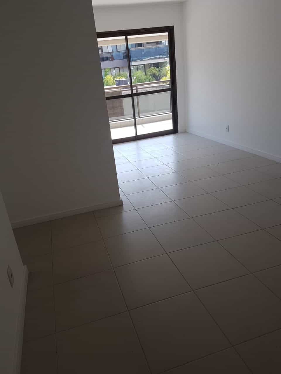 Apartamento à venda com 2 quartos, 75m² - Foto 3