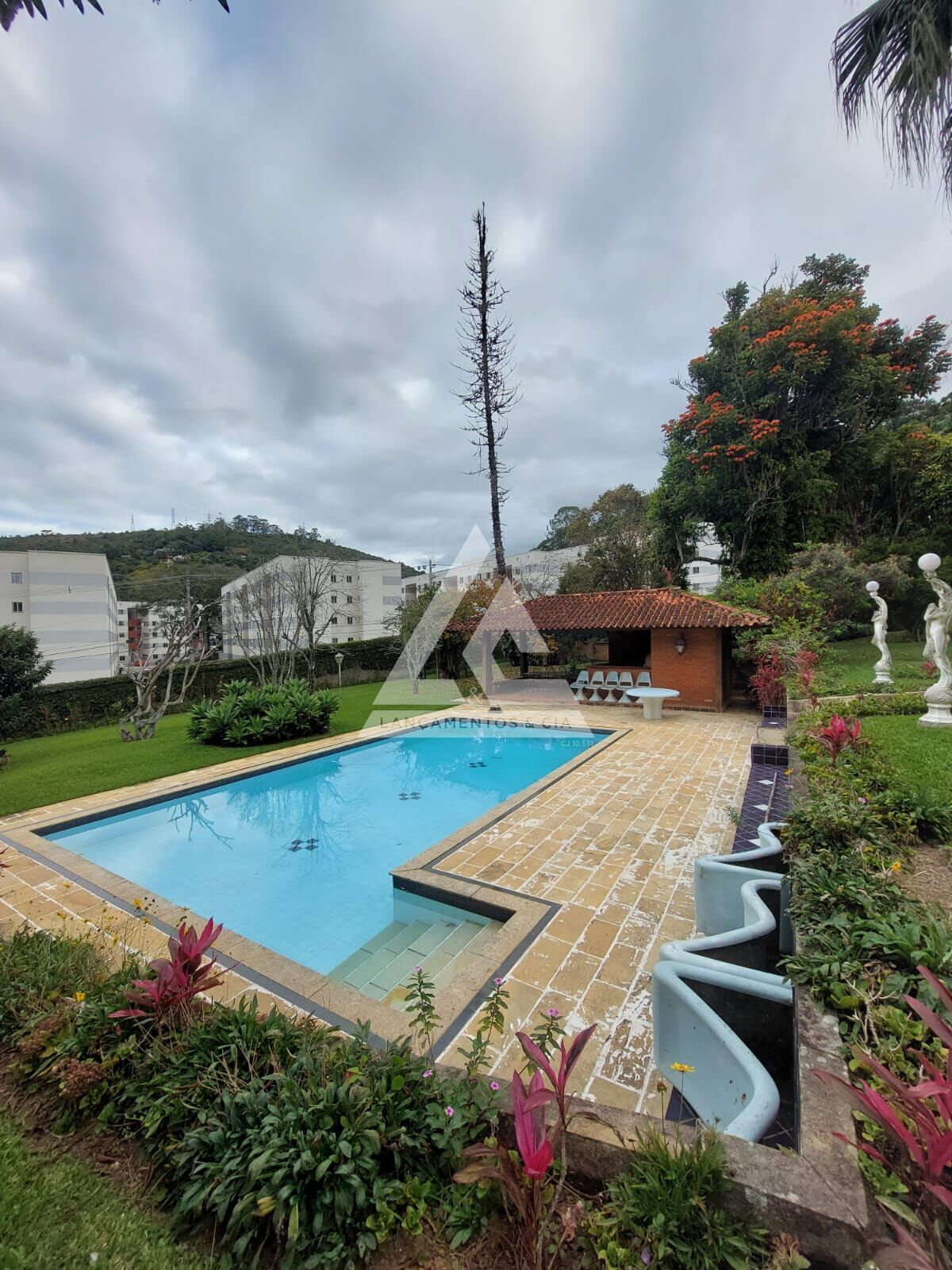 Casa à venda com 8 quartos, 500m² - Foto 9