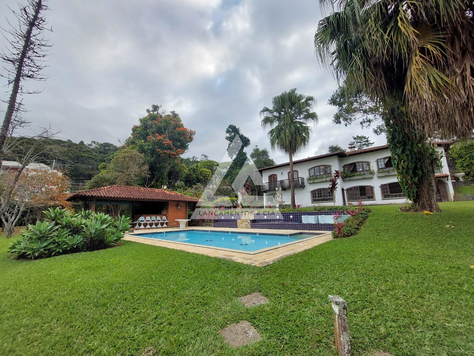 Casa à venda com 8 quartos, 500m² - Foto 8