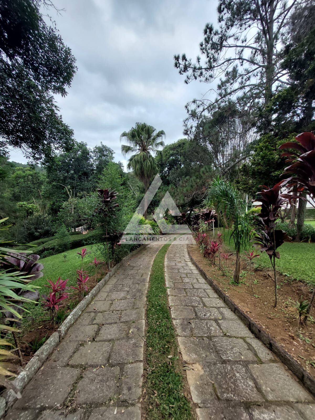 Casa à venda com 8 quartos, 500m² - Foto 3