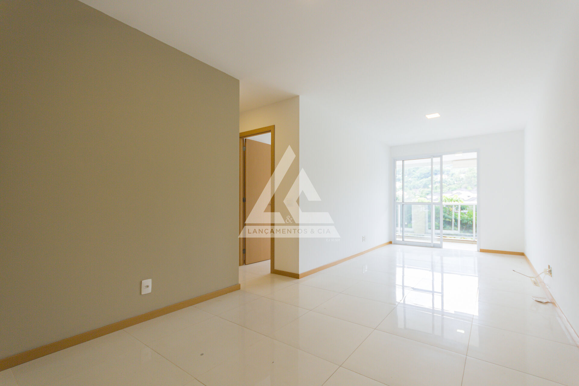 Apartamento à venda com 3 quartos, 93m² - Foto 4