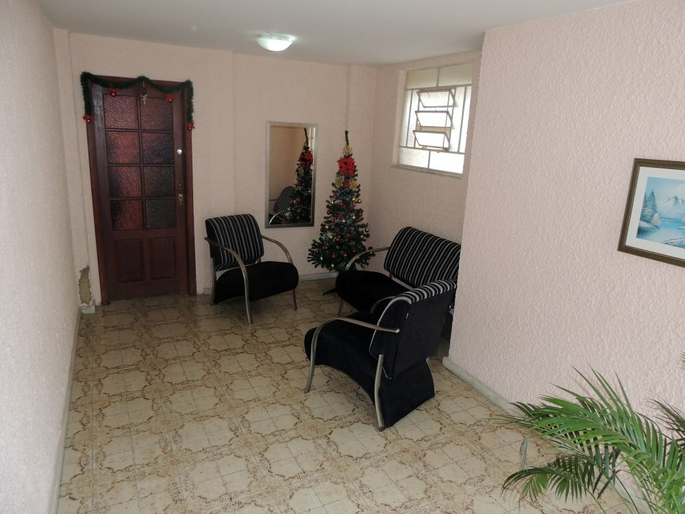 Apartamento à venda com 2 quartos, 62m² - Foto 2