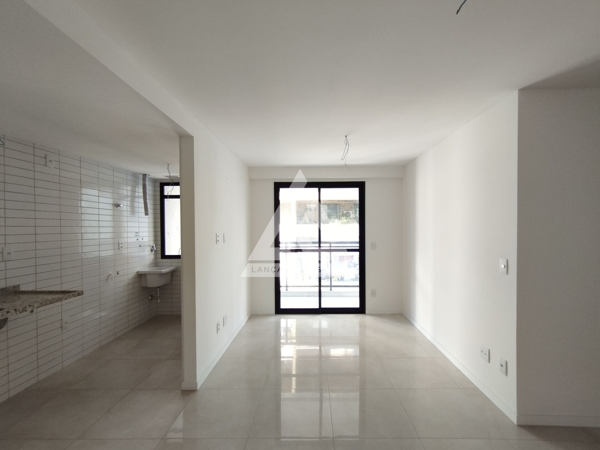 Apartamento à venda com 2 quartos, 62m² - Foto 4