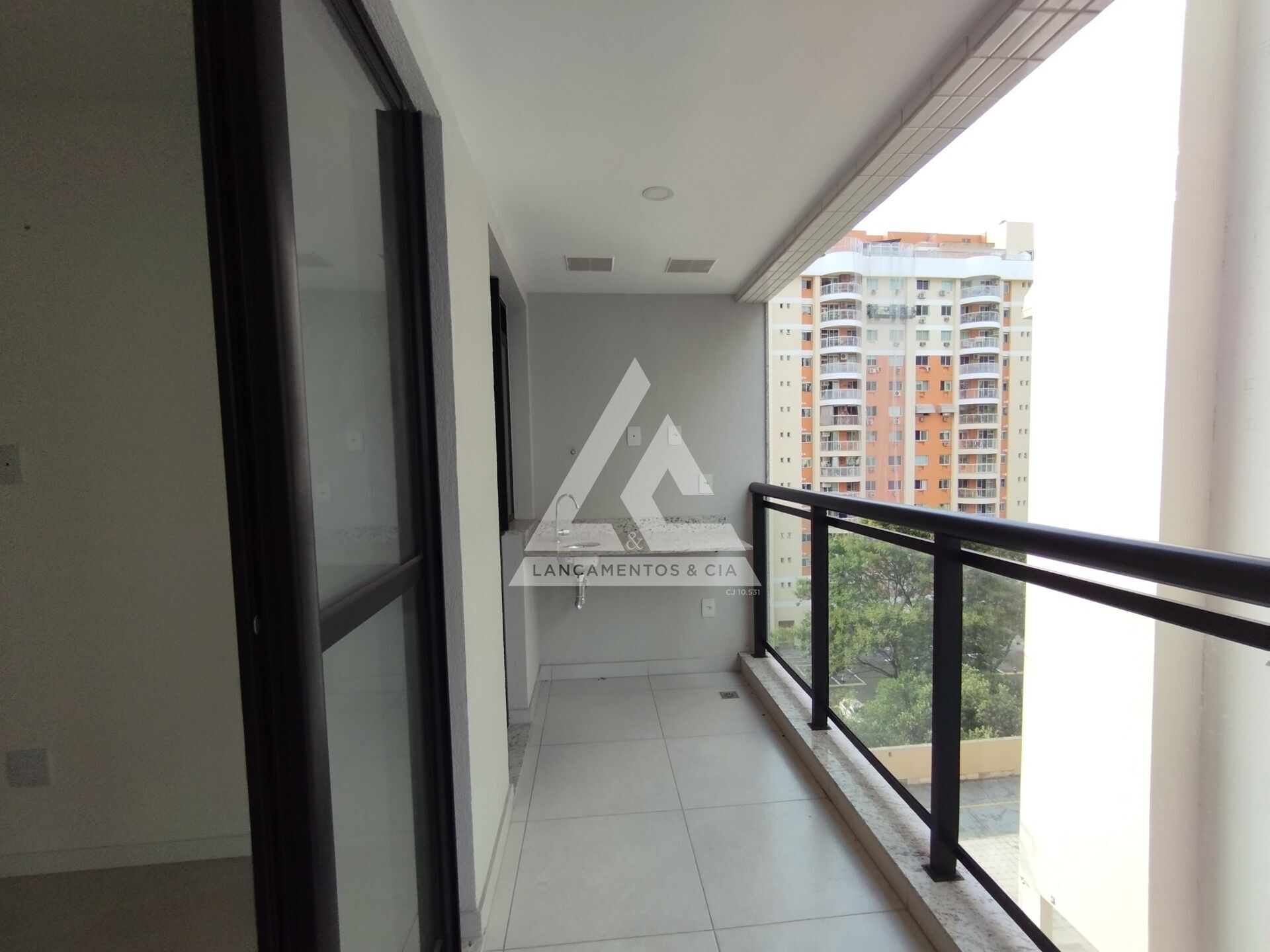 Apartamento à venda com 2 quartos, 62m² - Foto 3