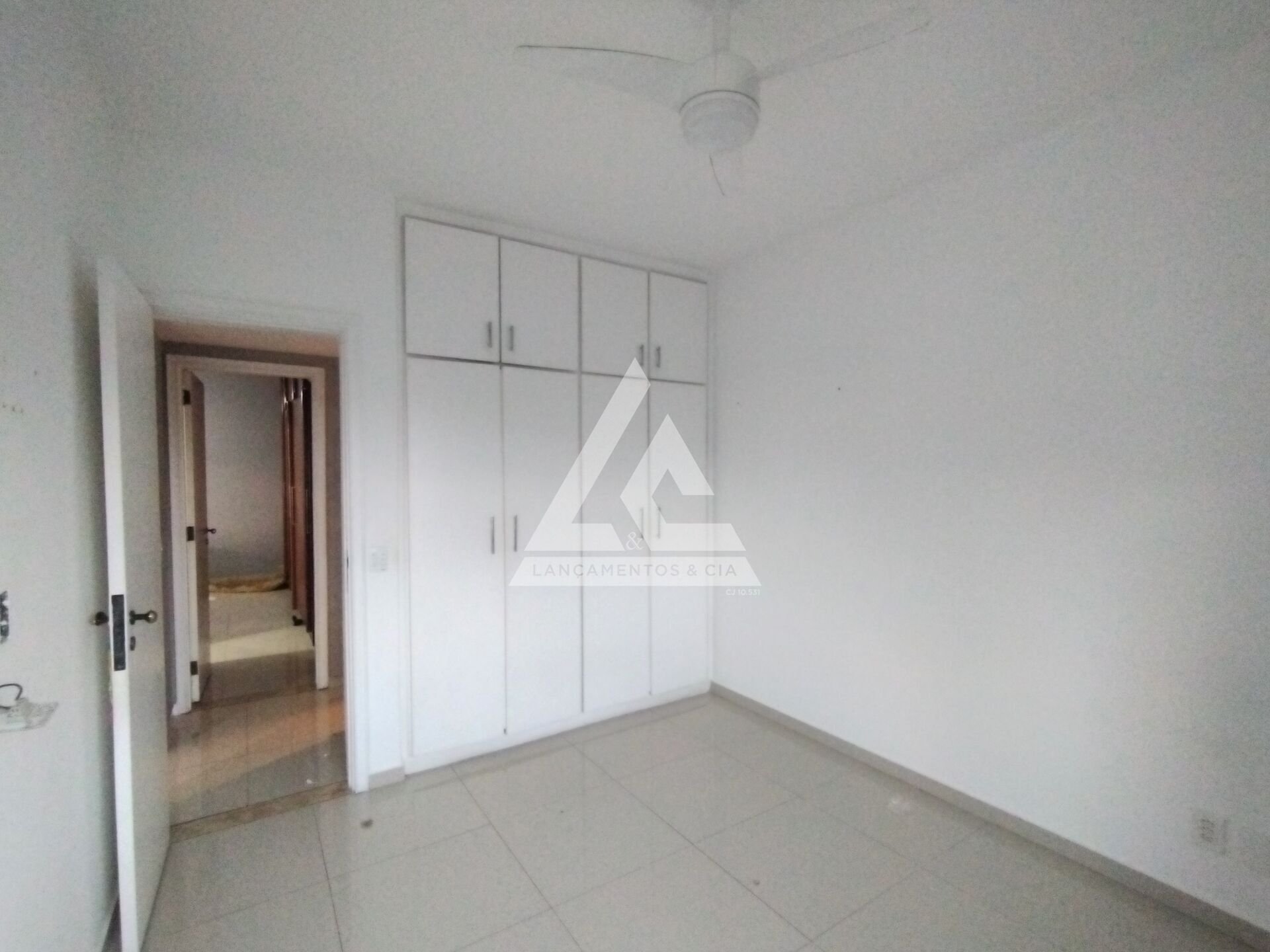 Apartamento à venda com 4 quartos, 205m² - Foto 12