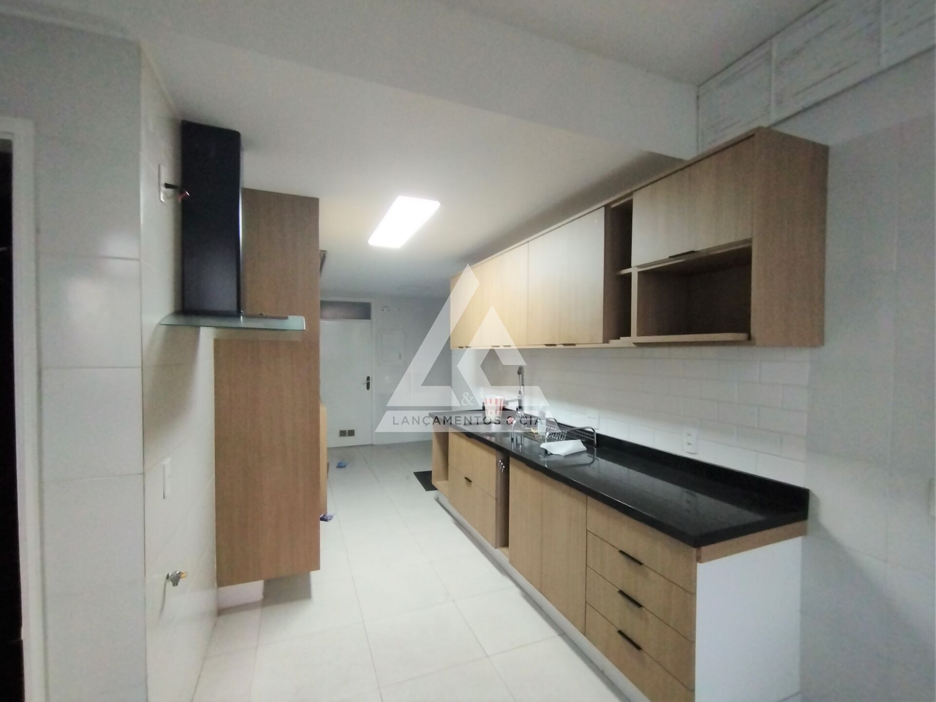 Apartamento à venda com 4 quartos, 205m² - Foto 18