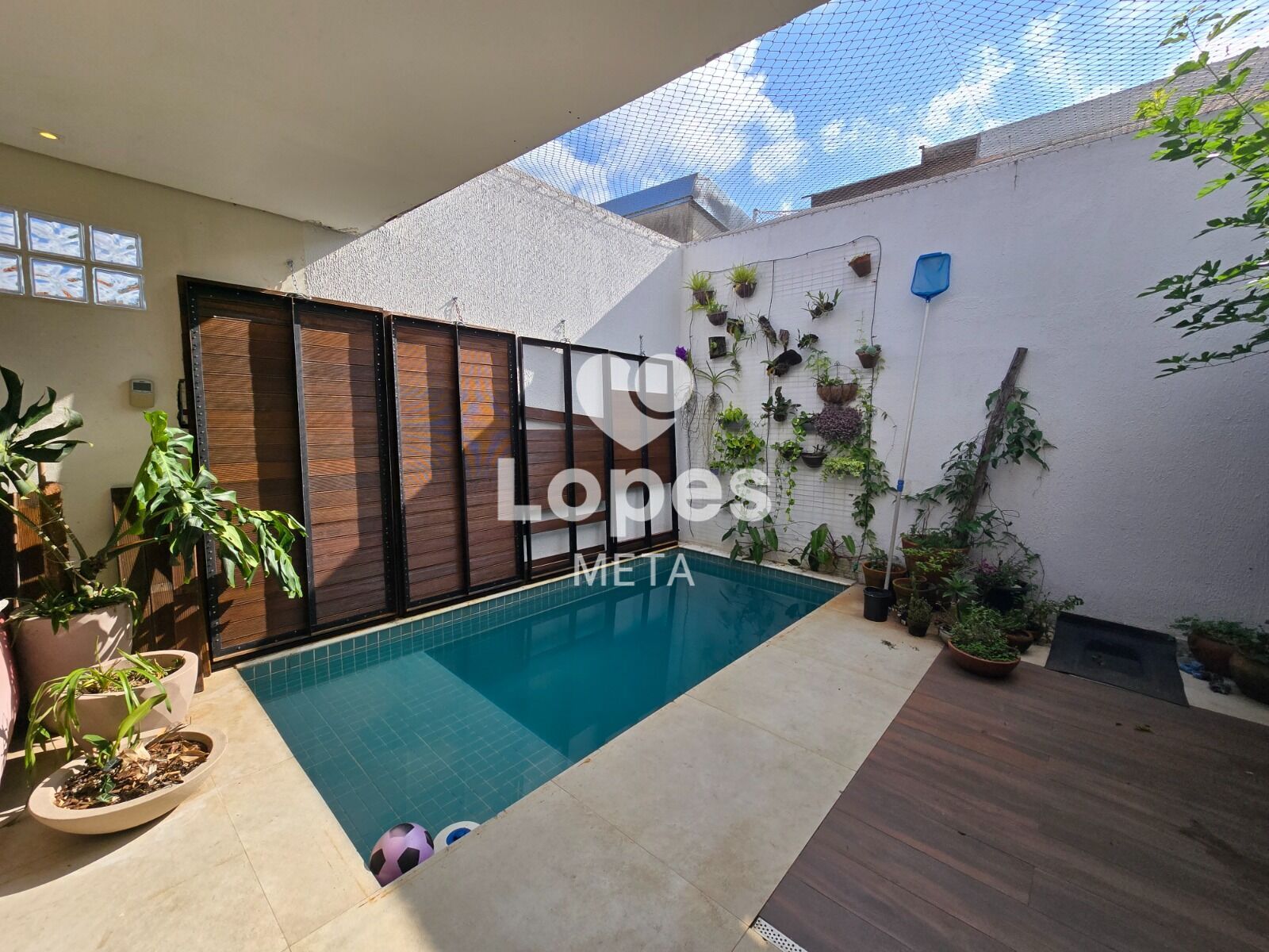 Casa à venda com 2 quartos, 85m² - Foto 1