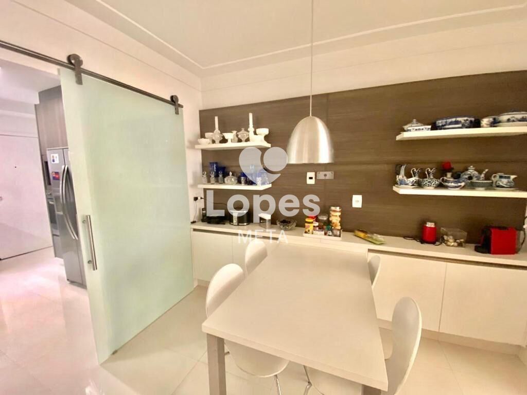 Apartamento à venda com 3 quartos, 194m² - Foto 4