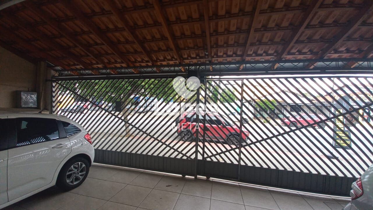 Casa à venda com 3 quartos, 140m² - Foto 1