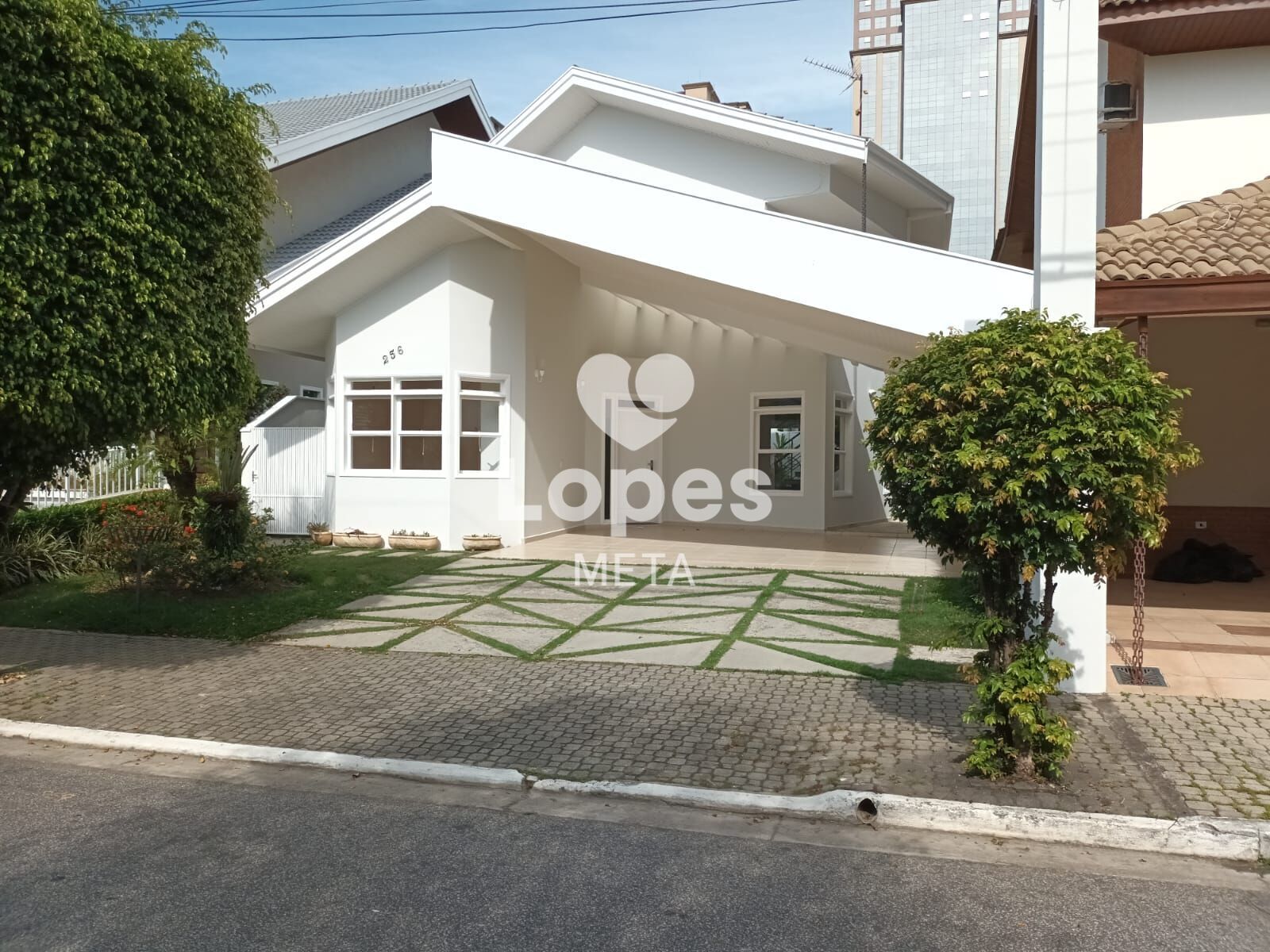 Casa, 4 quartos, 285 m² - Foto 1