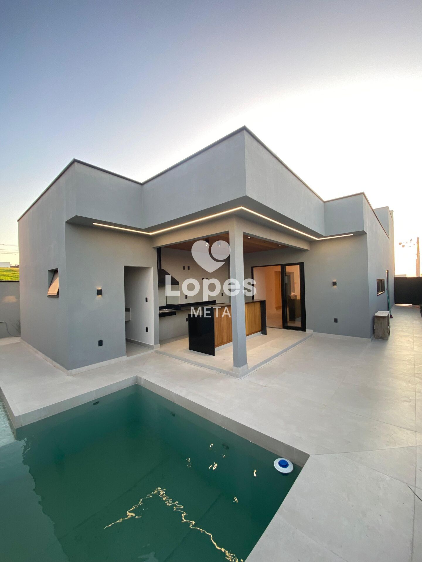 Casa à venda com 3 quartos, 185m² - Foto 1