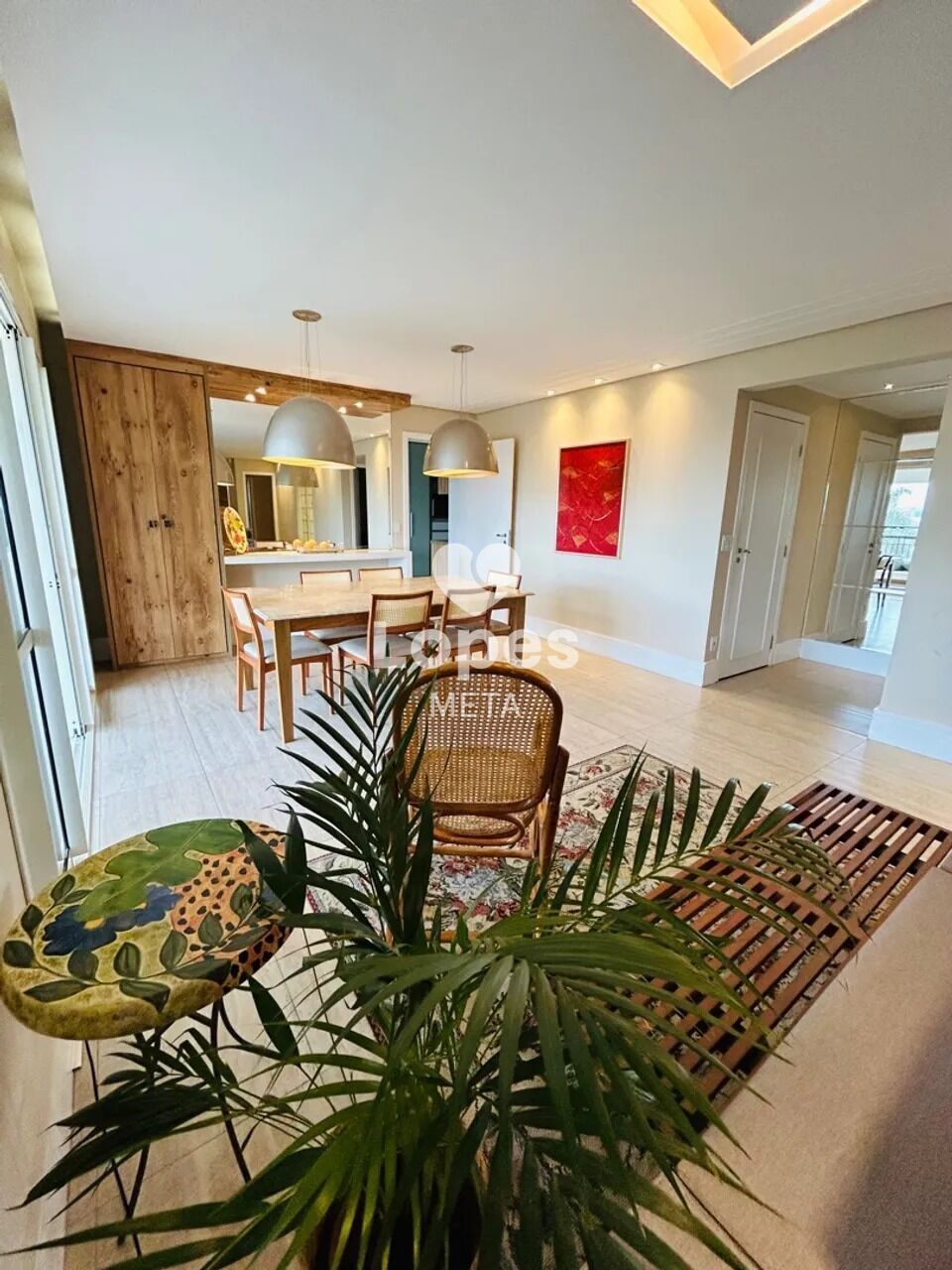 Apartamento à venda com 3 quartos, 194m² - Foto 2