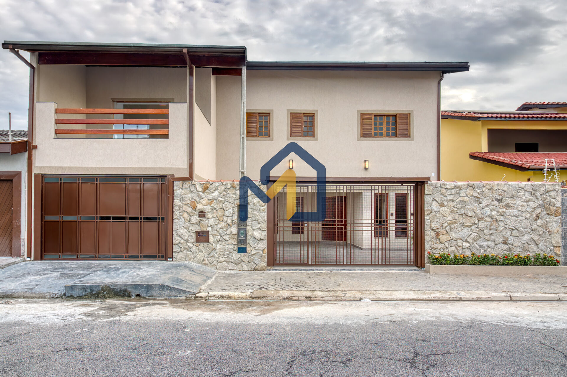 Casa, 7 quartos, 358 m² - Foto 1