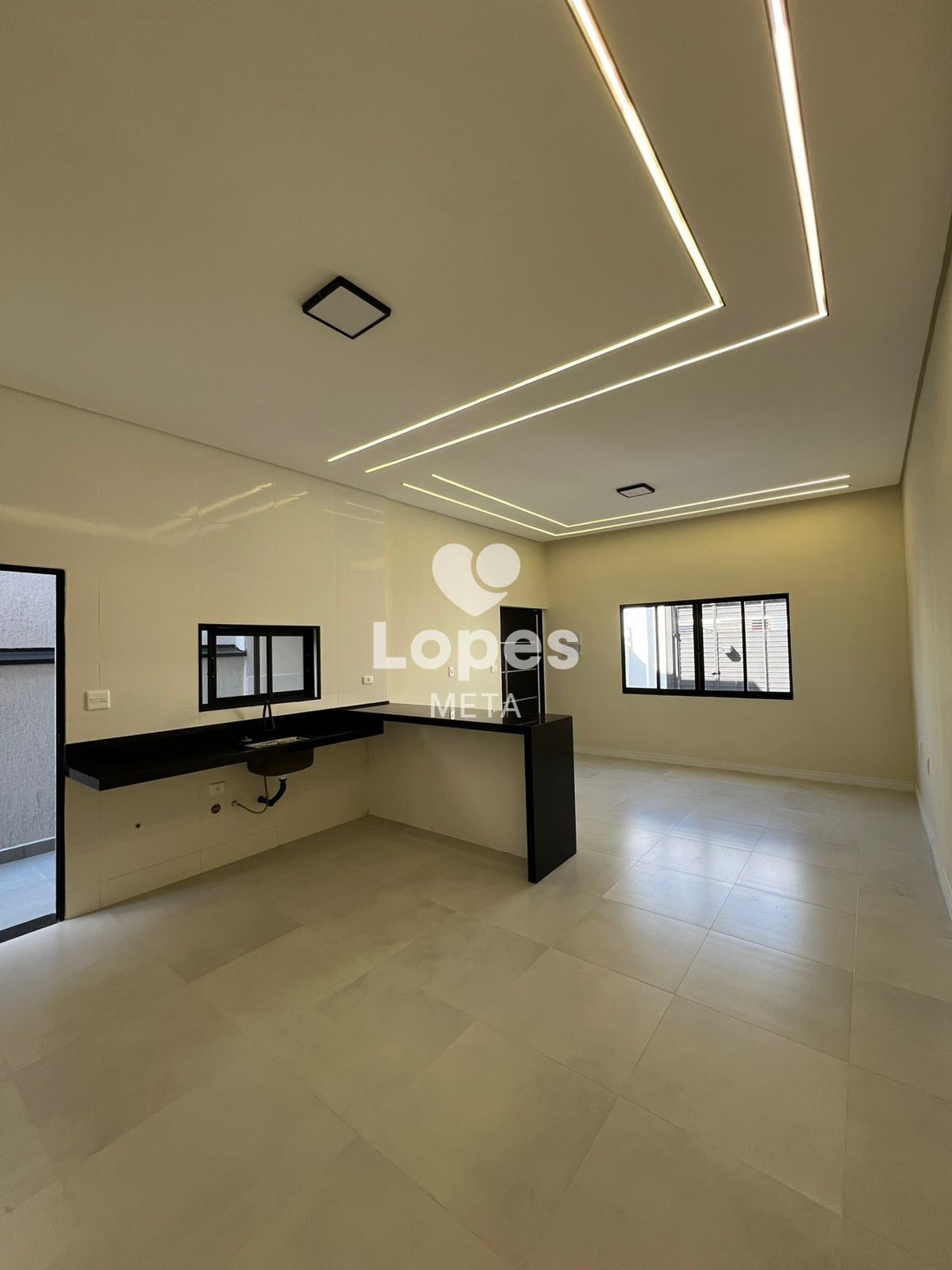 Casa à venda com 3 quartos, 80m² - Foto 1