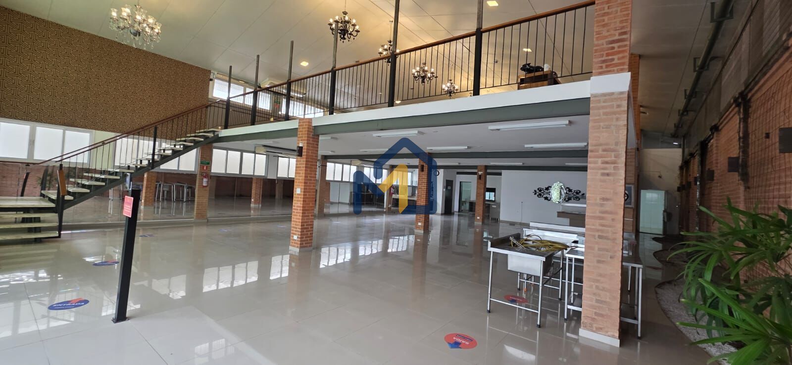 Loja-Salão, 600 m² - Foto 1