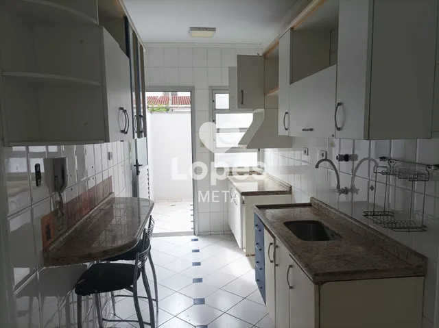 Apartamento à venda com 2 quartos, 70m² - Foto 1