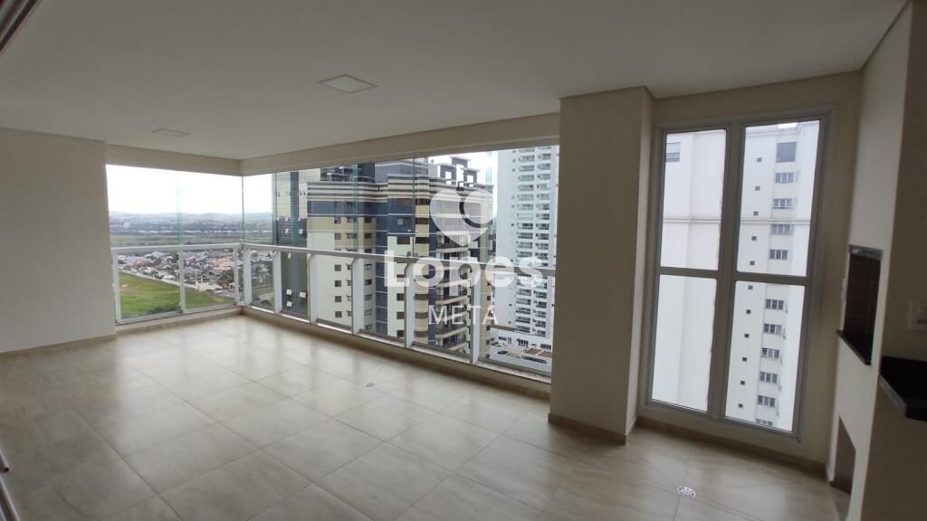 Apartamento à venda com 3 quartos, 160m² - Foto 2