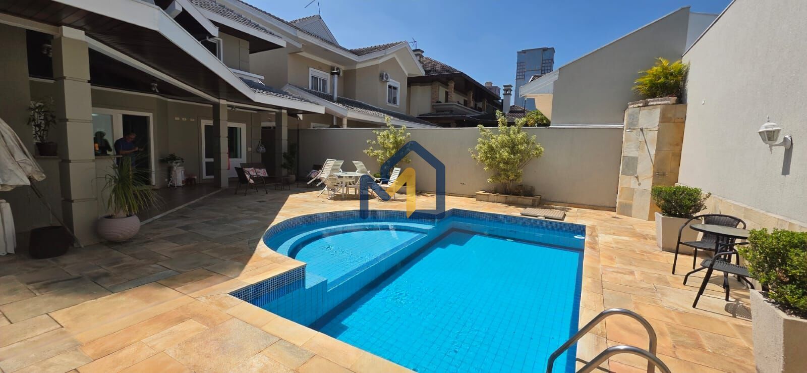 Casa, 5 quartos, 327 m² - Foto 2