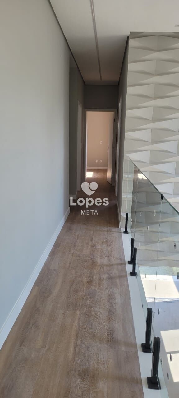 Casa à venda com 4 quartos, 270m² - Foto 3