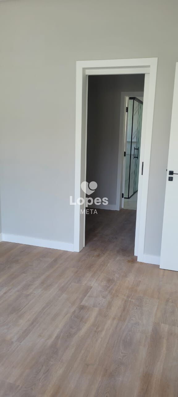 Casa à venda com 4 quartos, 270m² - Foto 4