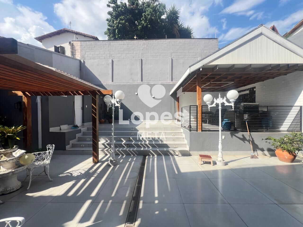 Casa para alugar com 4 quartos, 260m² - Foto 2