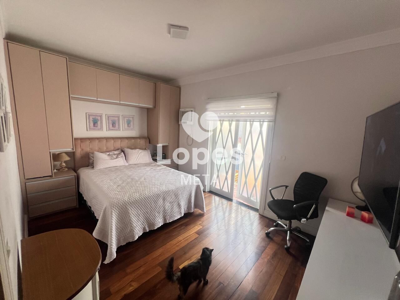 Casa para alugar com 4 quartos, 260m² - Foto 11
