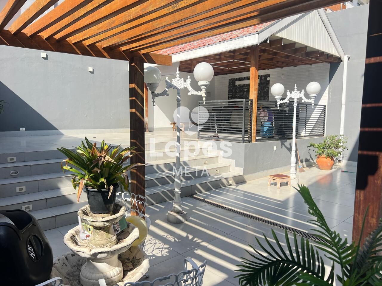 Casa para alugar com 4 quartos, 260m² - Foto 1