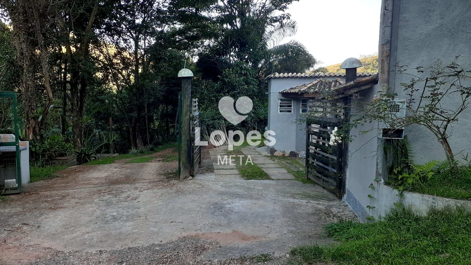 Chácara à venda com 2 quartos, 1300m² - Foto 4